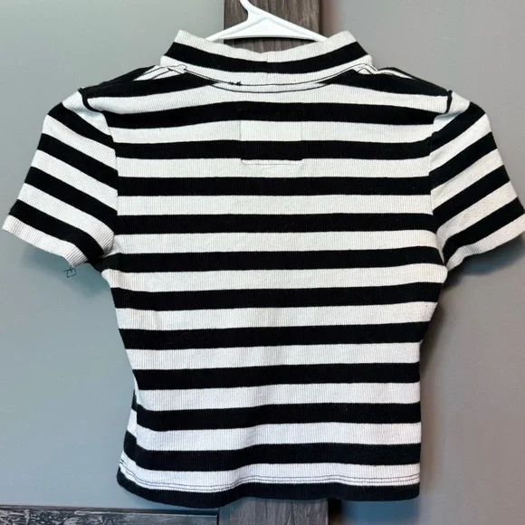 Cropped tee from Zumiez. - Picture 2 of 3